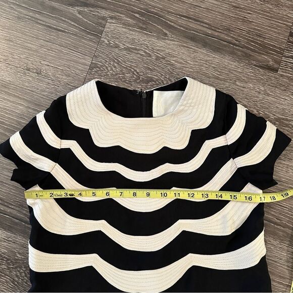 Karta Black And Cream Wavy Print dress - Picture 2 of 4